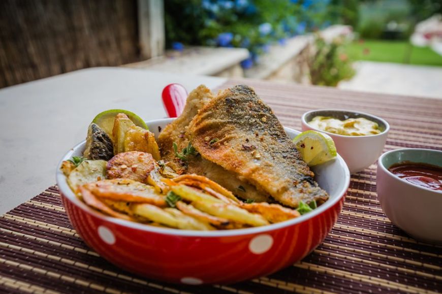 Ψάρια πανέ με πατάτες ΣΑΝ τηγανητά από την Εύα Παρακεντάκη