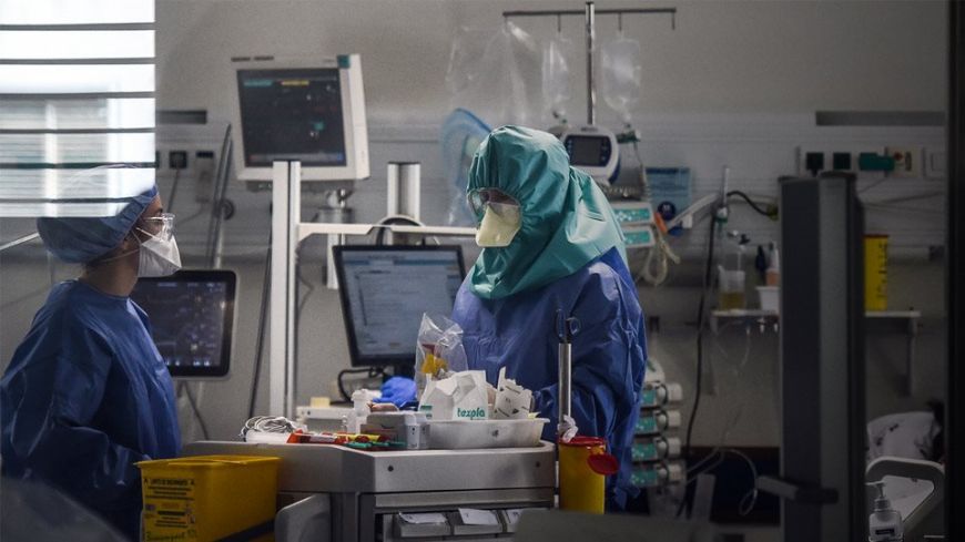 Κορoνοϊός: Ανησυχία για την αύξηση των κρουσμάτων – Διπλασιάζονται οι ασθενείς στα νοσοκομεία – Τα νέα μέτρα
