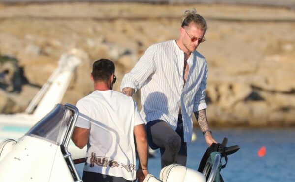 Loris Karius: Ο γοητευτικός τερματοφύλακας της Liverpool απολαμβάνει την θάλασσα της Μυκόνου (Photos)