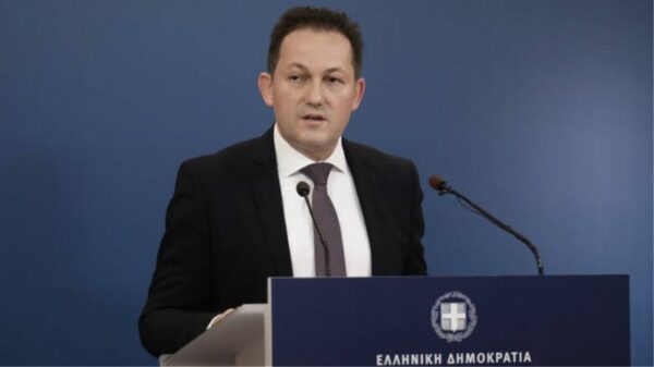 Κορονοϊός – Πέτσας: Τη Δευτέρα η απόφαση για νέα μέτρα ενόψει Δεκαπενταύγουστου – Οι τρεις νέες εστίες μετάδοσης
