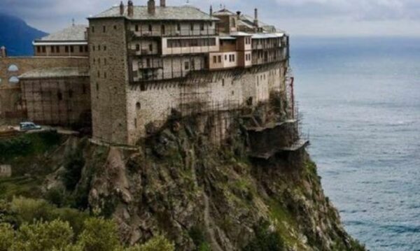 Αυτή είναι η Ελληνίδα που σε ηλικία 17 ετών βρέθηκε στο Άγιο Όρος – «Φοβόμουν ήταν αμαρτία»