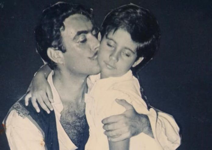 Αναγνωρίζετε την υπέροχη μικρούλα; Σήμερα είναι πασίγνωστη Ελληνίδα!