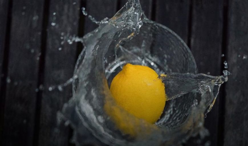 Φτιάξε οικολογικό πολυκαθαριστικό με άρωμα λεμόνι όπως η Εύα Παρακεντάκη