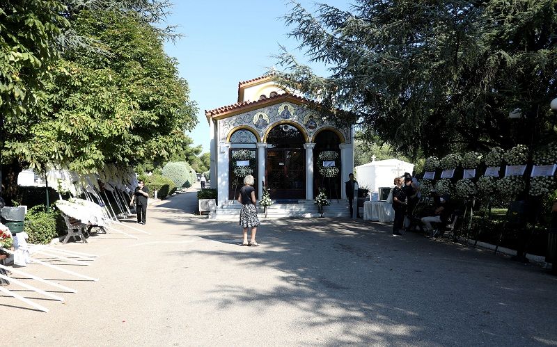 H Eλλάδα αποχαιρετά τον Γιάννη Πουλόπουλο!