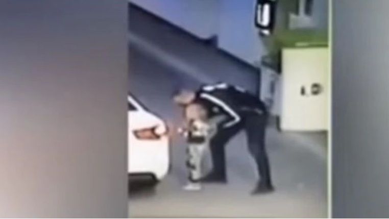 29χρονος απαγάγει 4χρονο κοριτσάκι έξω από βενζινάδικο [ απίστευτο βίντεο]
