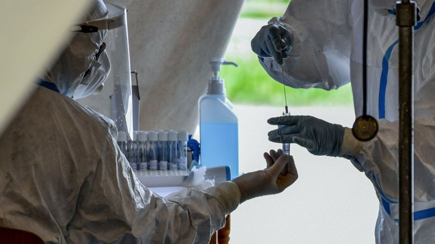 Κορωνοϊός: Γιατί οι ειδικοί φοβούνται έκρηξη κρουσμάτων τον Σεπτέμβριο