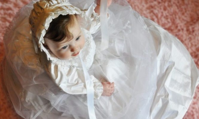 Για ποιο λόγο στη βάπτιση τα μωρά φοράνε λευκά ρούχα