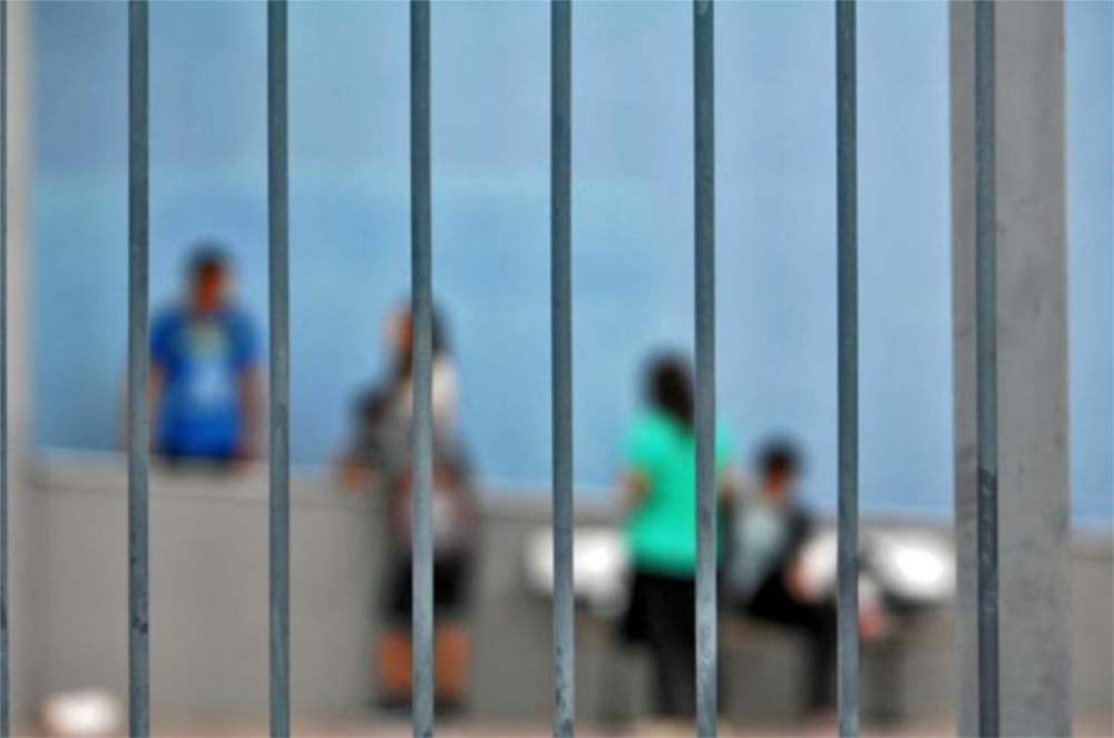 Νέο περιστατικό βίας για τις μάσκες στο Ηράκλειο – Γονέας επιτέθηκε σε διευθύντρια σχολείου