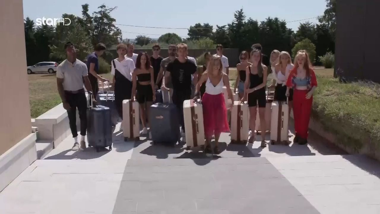 GNTM 3: Μπήκαν στο σπίτι οι διαγωνιζόμενοι – Δείτε πώς αντέδρασαν