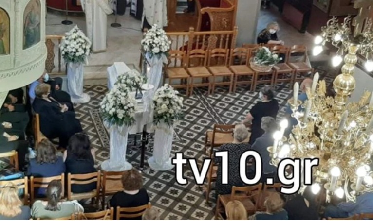 Καρδίτσα: Ράγισαν καρδιές στην κηδεία της φαρμακοποιού που έχασε τη ζωή της από τον “Ιανό” (εικόνες-βίντεο)]