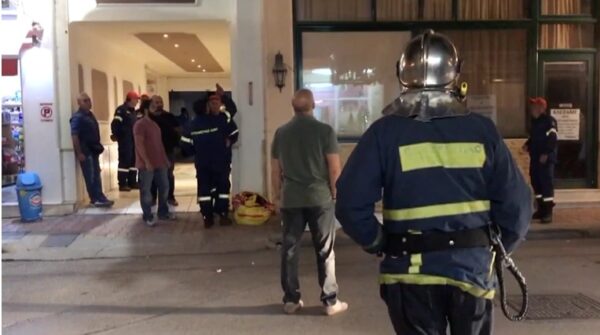 Σοκ στην Πτολεμαϊδα: Πατέρας κρατούσε όμηρο το δεκάχρονο παιδί του – Απειλούσε με μαχαίρι (Video)