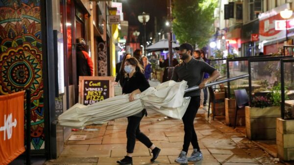 Κορωνοϊός – Καθηγητής Δερμιτζάκης: Με ανησυχεί ότι οι νέοι θα πηγαίνουν σε διπλανούς νομούς για διασκέδαση