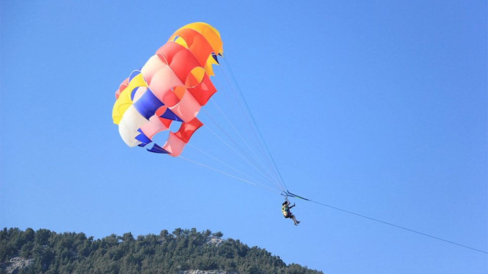 Σκηνές αρχαίας τραγωδίας στη Ρόδο: Συγκλονίζουν οι γονείς των ανήλικων που σκοτώθηκαν κάνοντας parasailing