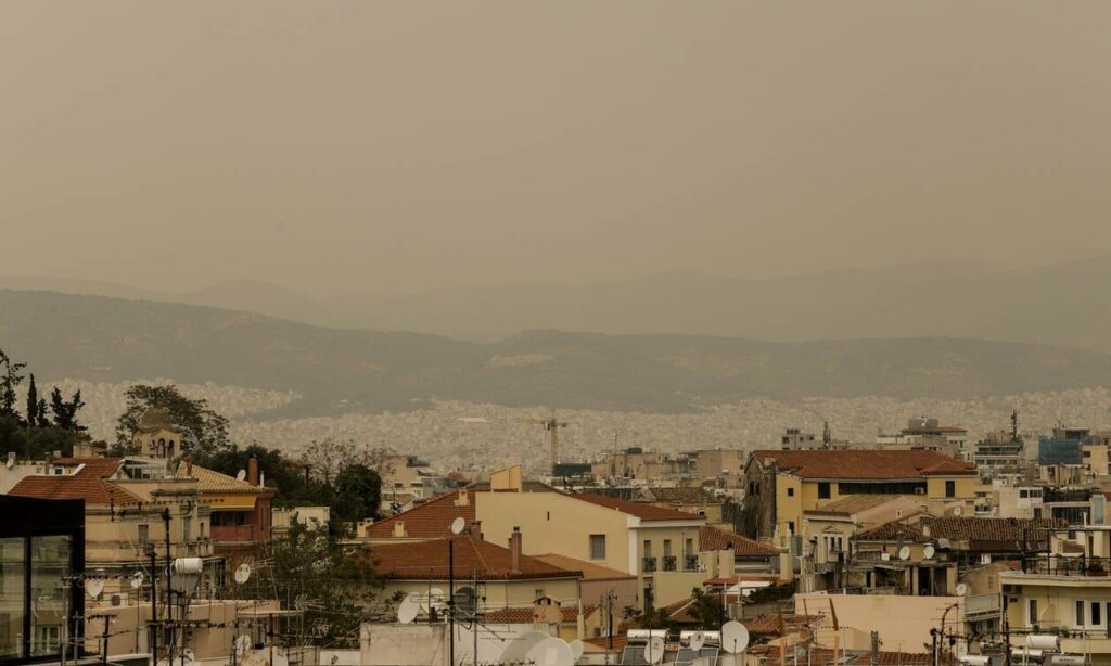 Καιρός σήμερα: Συννεφιά, βροχές και πτώση της θερμοκρασίας – Πού θα σημειωθούν καταιγίδες