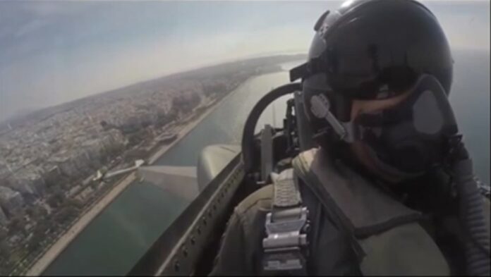 Συγκλονίζει ο πιλότος της ομάδας «ΖΕΥΣ»: Το πιο ηχηρό μήνυμα της Ιστορίας είναι το δισύλλαβο ΟΧΙ (Video)