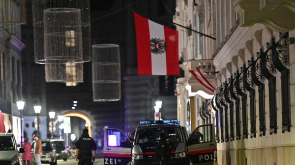 Επίθεση στη Βιέννη: Δεν το βάζουμε κάτω λένε οι ηγέτες του κόσμου
