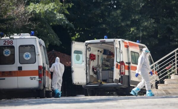 Συναγερμός για γηροκομείο στον Πειραιά: Θετικοί 18 ηλικιωμένοι και δύο εργαζόμενοι