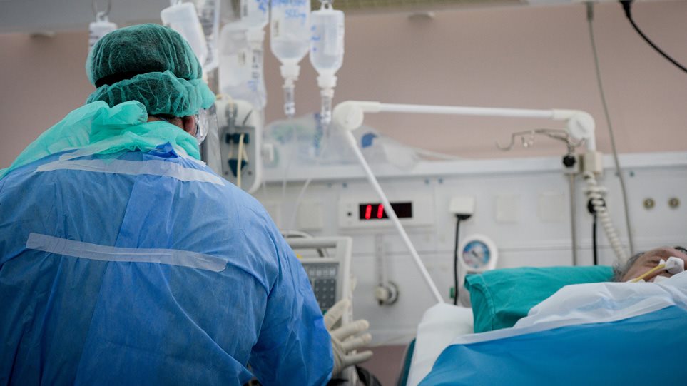 Κορωνοϊός: Έσπασε το φράγμα των 2.000 νοσηλευομένων – Βαρύ το αποτύπωμα του κορωνοϊού στη Βόρεια Ελλάδα