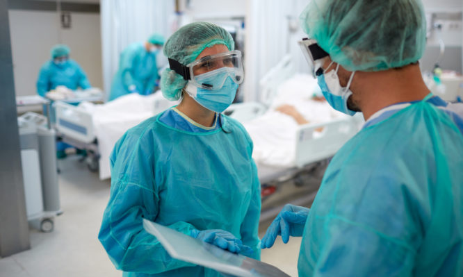 Κορονοϊός: “Φρένο” στις εισαγωγές στα νοσοκομεία τις τελευταίες μέρες και… συγκρατημένη αισιοδοξία