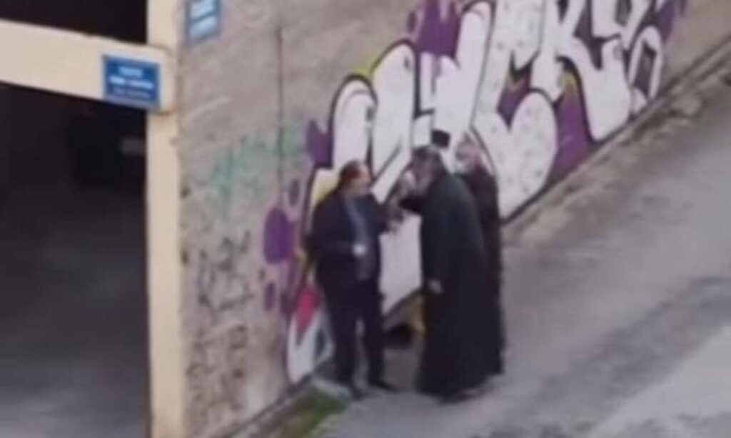 Κοζάνη: Σε αργία ο ιερέας που χτύπησε ηλικιωμένο (video)