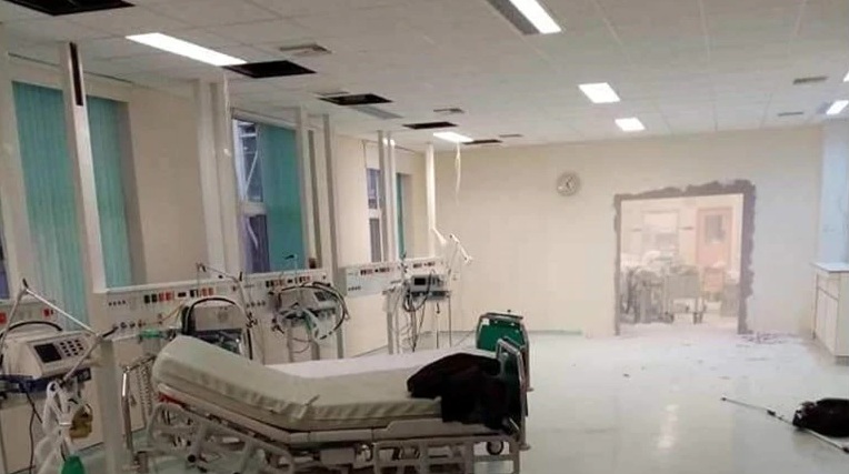 Αλεξανδρούπολη: Γκρεμίζουν τοίχους στο νοσοκομείο για να φτιάξουν ΜΕΘ – “Ο Θεός να μας λυπηθεί”
