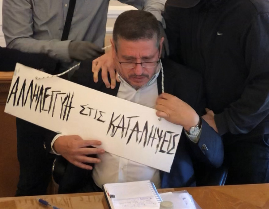 “Μιλά” το DNA των τραμπούκων: Τα ρούχα του πρύτανη της ΑΣΟΕΕ οδηγούν στους δράστες – Οι πρώτες ενδείξεις