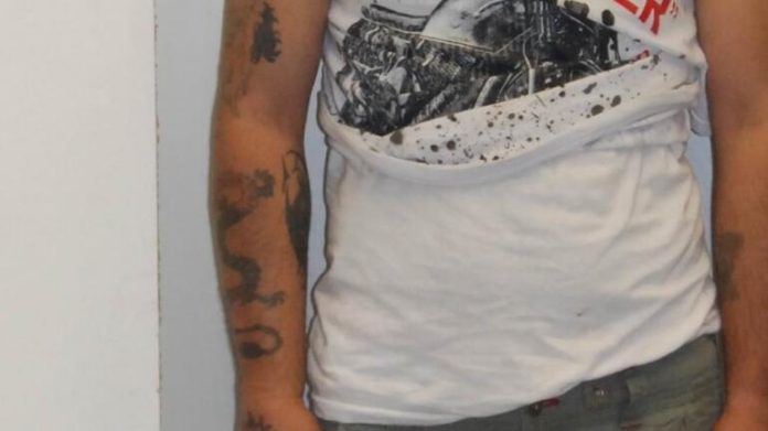 Κρήτη: Τον πρόδωσαν… τα τατουάζ – Είδε στο ίντερνετ ότι ο άνθρωπος που ράβδιζε τις ελιές του ήταν δολοφόνος