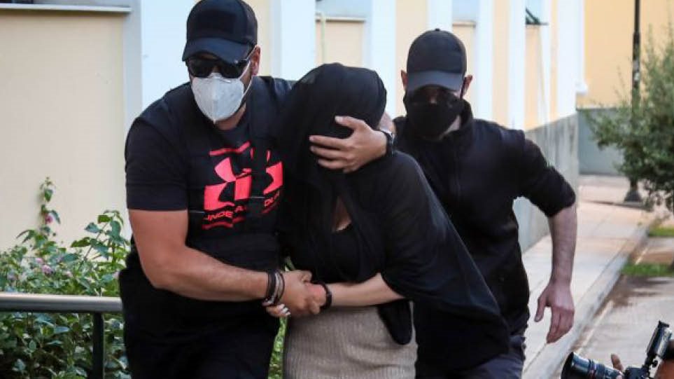 Επίθεση με βιτριόλι: Στο «μικροσκόπιο» τέσσερις πιθανοί συνεργοί- Η ζωή της 35χρονης στη φυλακή