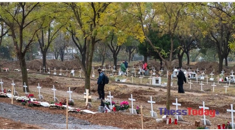 Σοκάρουν οι εργάτες στα κοιμητήρια Θέρμης: «Σκάβουμε τάφους μέσα στο σκοτάδι»