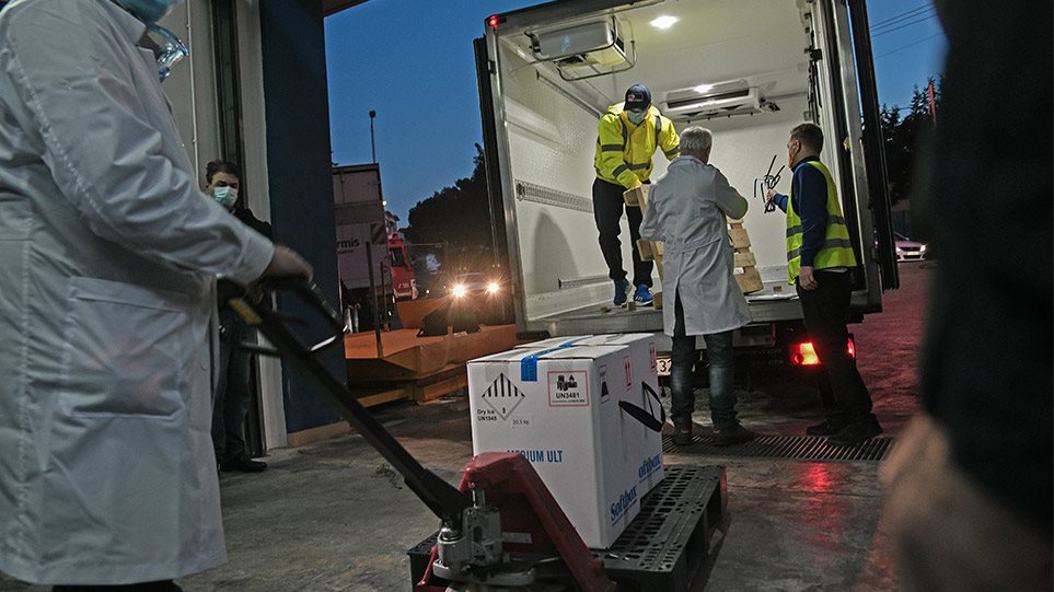 Ιστορική μέρα:  «Ώρα ελπίδας» για το τέλος της COVID-19 – Οι πρώτοι εμβολιασμοί σήμερα στην Ελλάδα