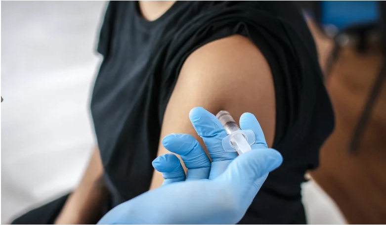 Φυσική λοίμωξη VS εμβολιασμός για Covid-19