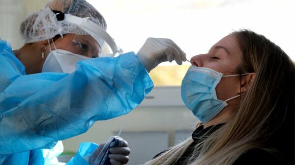 Στα 1385 τα νέα κρούσματα – 583 οι διασωληνωμένοι, 102 θάνατοι