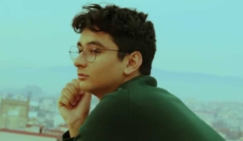 Αγρίνιο – Κορονοϊός: Συγκλονίζει ο 15χρονος  που έφτιαξε ταινία για την απώλεια της μάνας-Tην κοίταζα από το παράθυρο ενώ άφηνε την τελευταία της πνοή…
