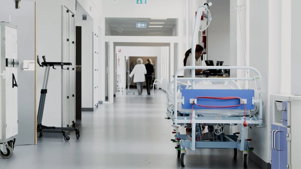 Διασωληνωμένος νοσηλεύεται ο υποδιοικητής του Θριάσιου Νοσοκομείου – Είχε εμβολιαστεί