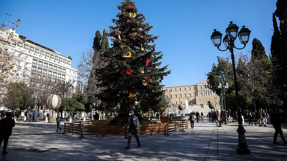 Χριστούγεννα αγωνίας: Παράταση στα lockdown, ανησυχία για το κέντρο της Αθήνας και «επιδρομή» ελέγχων