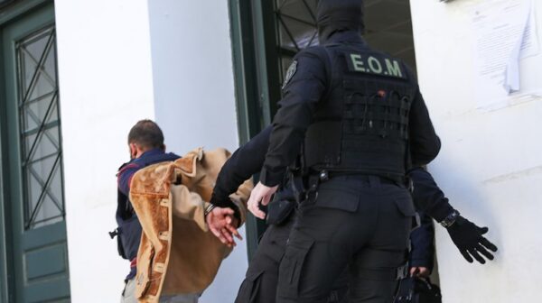 Στον ανακριτή… τρέχοντας ο 38χρονος προπονητής: Απολογείται για τον βιασμό της 11χρονης (Photos)