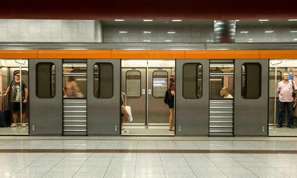 Παραμονή Πρωτοχρονιάς: Πως θα κινηθούν τα ΜΜΜ – Τα τελευταία δρομολόγια σε Μετρό, Ηλεκτρικό, Τραμ