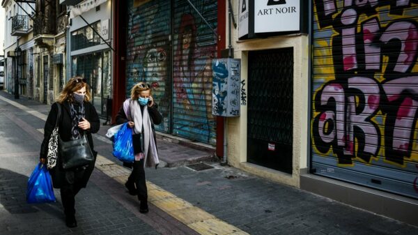 Κορωνοϊός: «Μάχη» για τον περιορισμό του τρίτου κύματος – Τι ισχύει για σχολεία, μαγαζιά και μετακινήσεις
