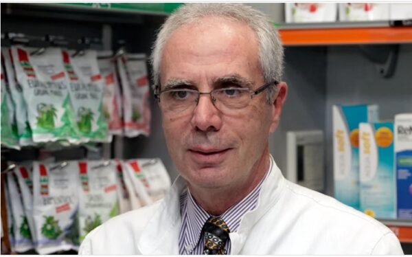 Κώστας Λουράντος κατά ΣΚΑΪ: Ντροπή σας, φύγετε από το φαρμακείο μου