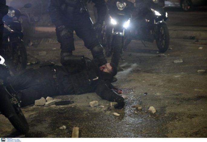 Ξυλοδαρμός αστυνομικού: Ποιος είναι ο 27χρονος Αγγελος που τραυματίστηκε στη Νέα Σμύρνη