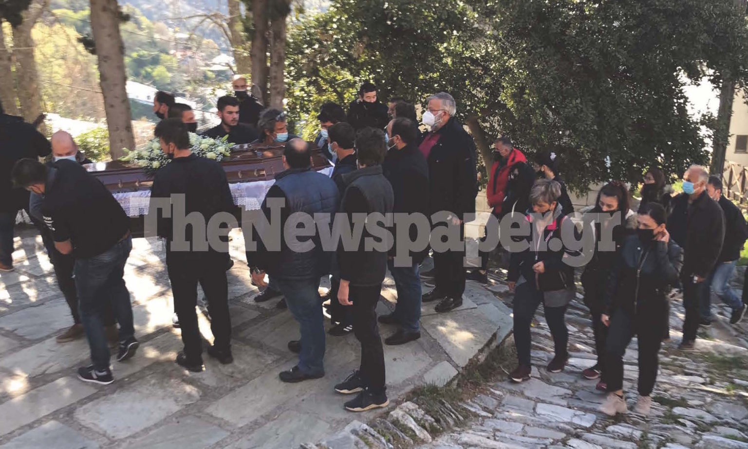 Ράγισαν και οι πέτρες στον αποχαιρετισμό των δυο παιδιών από τους γονείς τους
