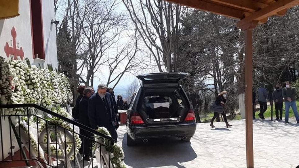 Γιώργος Καραϊβάζ: Ανείπωτη θλίψη στην κηδεία του δημοσιογράφου στη Δράμα