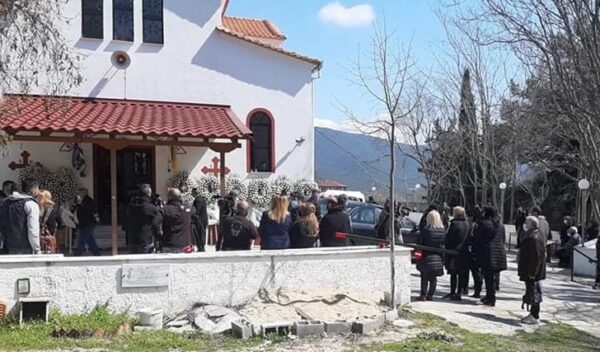 Καραϊβάζ: Ο σπαρακτικός επικήδειος από τον γιό του Δημήτρη και το τραγούδι που αφιέρωσε στον πατέρα του