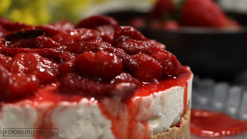 Cheesecake φράουλα: Το γλυκό – ”βασίλισσα” της άνοιξης