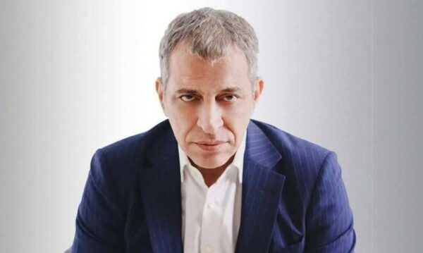 Θέμης Αδαμαντίδης: Σήμερα δικάζεται για την επίθεση στη σύντροφό του-Tι ισχυρίζεται ο τραγουδιστής-Τα ντοκουμέντα της υπόθεσης