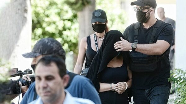 Δίκη για την επίθεση με βιτριόλι: Η Ιωάννα Παλιοσπύρου συγκλόνιζε και η κατηγορούμενη «παρακολουθούσε» από τον Κορυδαλλό