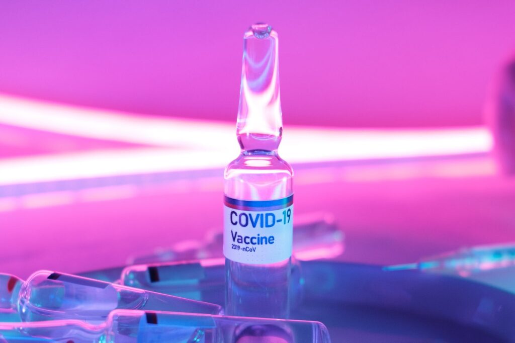 Τι μέτρα προστασίας πρέπει να λαμβάνετε αν έχετε εμβολιαστεί για τον Covid-19;