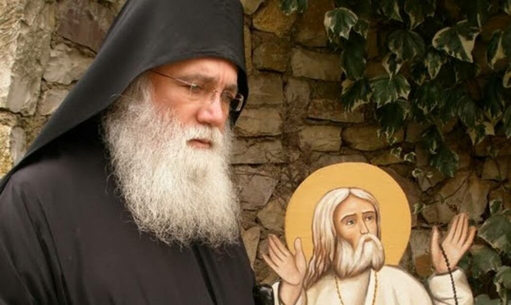 O Πατήρ Νεκτάριος Μουλατσιώτης, ο  θρυλικός “παπαροκάς” εμφανίζεται στην τηλεόραση μετά από 15 χρόνια-Δείτε πως είναι σήμερα