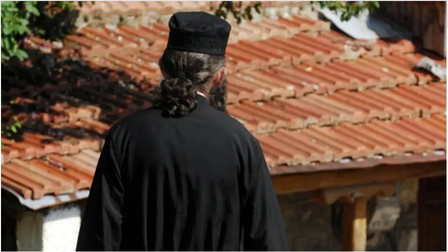 Αγρίνιο: «Με βίασε όταν ήμουν 13 ετών» – Τι καταγγέλλει η κοπέλα για τον ιερέα
