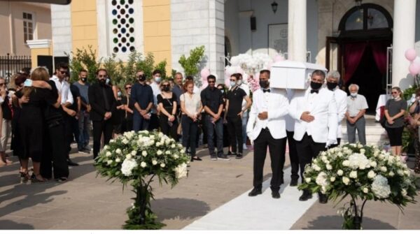 Ράγισαν καρδιές στην κηδεία της 7 χρονης Αναστασίας – Απαρηγόρητη η οικογένεια της Ερ. Πρεζεράκου